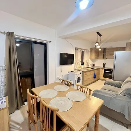 Be Happy Three-bedroom Appartement