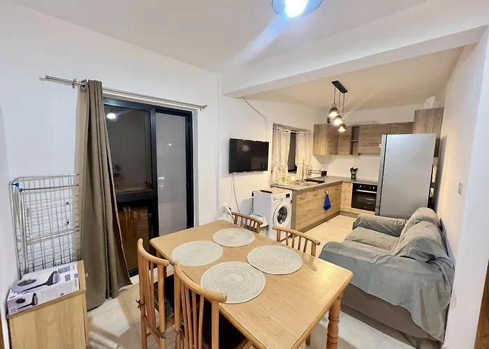 Be Happy Three-bedroom Apartament